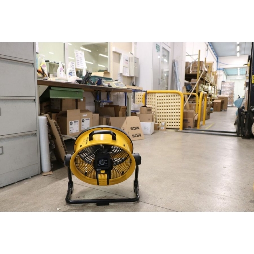 Wentylator podłogowy - cyrkulator Master DFB16 - na hali